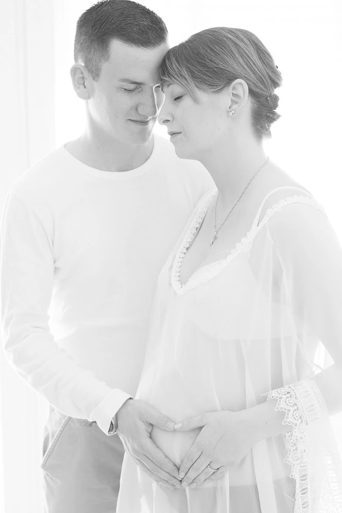 liebevolle Schwangerschaftsbilder, natürliche Familienfotos am Strand, Babybauchfotos, besondere Erinnerungen, Kiel, Babybauchshooting Strand, Fotoshooting am Strand, Schwangerschaftsbilder, Schwangerschaftsfotografie, Babybauchfotos, liebevolle Familienfotografie, Babybauch Shooting Luebeck, Erinnerungen schaffen, Kiel, Heikendorf, Laboe, Schoenberg, Weissenhaeuser Strand, Heiligenhafen,Fehmarn, Groemitz, Neustadt in Holstein, Pelzerhaken, Sierksdorf, Timmendorfer Strand, Fotoshooting im Urlaub, Meer, Strand, Ostsee, Strande, Schwedeneck, Eckernfoerde, Hamburg