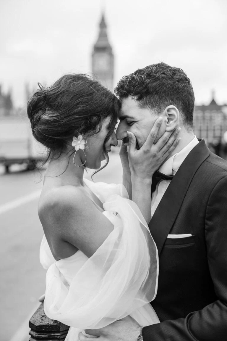 Hochzeitsfotograf Kiel, Hochzeitsfotograf Luebeck, Hochzeitsfotografie, Kiel, Kieler Foerde, Leuchtturm, Luebeck, Luebecker Bucht, Meer, natuerlich, natuerliche Hochzeitsfotos am Strand in Groemitz, Nordsee, Ostsee, Strandhochzeit, Strandtrauung, verliebte Blicke, natuerliche Fotoszeitlos, authentisch, elegant, Bilder am Hochzeitstag, Brautfotos, Brautkleid, Brautpaar-Bilder, Braut, Brautkleid, Bräutigam, Brautstrauss, Detailaufnahmen, detailverliebt, Eheringe, elegant, Familienfotos zur Hochzeit, First Look, Geschenk fuers Brautpaar, Hamburg, heiraten, heiraten am Strand, heiraten an der Ostsee, Hochzeitsfotograf Hamburg, heiraten im Leuchtturm, Fehmarn, Pellworm, Sylt, Foehr, heiraten in Daenemark, Standesamt Kiel, Fotograf fuer Hochzeitsfotos, Timmendorfer Strand, Scharbeutz, Heiligenhafen, Pelzerhaken, Neustadt in Holstein, Fischerplatz Sierksdorf, Absalonshorst, Glashaus Bargteheide, Gut Emkendorf, Gut Marutendorf, Gut Helmstorf, Gut Prosdorf, Prinzenhaus Ploen, Schloss Ploen, Strandhotel Gluecksburg, Seehotel Toepferhaus, Marienbad Schleswig, Prinzeninsel Ploen, Beachmotel Heiligenhafen, Seebruecke, Gut Moenkhof, Faehrhaus Kollmar, Herrenhaus Stockelsdorf, Herrenhaus Gut Bliesdorf, Laboe Standesamt, Schloss Eutin, Blossom Beach, Flensburg, zu zweit heiraten, maritime Hochzeit, Dahmeshoeved, Kellenhusen, Strande, Schwedeneck, Eckernfoerde, Atlantikhotel Kiel, Kieler Kaufmann, Kieler Yachtclub, strandhotel Strande, Hotel Birke, Slowdown Bottsand