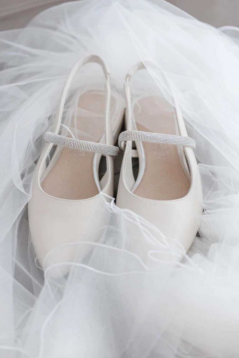 Hochzeitsfotograf Kiel, Hochzeitsfotograf Luebeck, Hochzeitsfotografie, Kiel, Kieler Foerde, Leuchtturm, heiraten im Leuchtturm Kiel-Holtenau, Luebeck, Luebecker Bucht, Meer, natuerlich, natuerliche Hochzeitsfotos am Strand in Groemitz, Nordsee, Ostsee, Strandhochzeit, Strandtrauung, verliebte Blicke, natuerliche Fotoszeitlos, authentisch, elegant, Bilder am Hochzeitstag, Brautfotos, Brautkleid, Brautpaar-Bilder, Braut, Brautkleid, Braeutigam, Brautstrauss, Detailaufnahmen, detailverliebt, Eheringe, elegant, Familienfotos zur Hochzeit, First Look, Geschenk fuers Brautpaar, Hamburg, heiraten, heiraten am Strand, heiraten an der Ostsee, Hochzeitsfotograf Hamburg, heiraten im Leuchtturm, Fehmarn, Pellworm, Sylt, Foehr, heiraten in Daenemark, Standesamt Kiel, Fotograf fuer Hochzeitsfotos, Timmendorfer Strand, Scharbeutz, Heiligenhafen, Pelzerhaken, Neustadt in Holstein, Fischerplatz Sierksdorf, Absalonshorst, Glashaus Bargteheide, Gut Emkendorf, Gut Marutendorf, Gut Helmstorf, Gut Prosdorf, Gut Wittmoldt, Prinzenhaus Ploen, Schloss Ploen, Neumuenster, Strandhotel Gluecksburg, Seehotel Toepferhaus, freie Trauung, Marienbad Schleswig, Prinzeninsel Ploen, Beachmotel Heiligenhafen, Seebruecke, Gut Moenkhof, Faehrhaus Kollmar, Herrenhaus Stockelsdorf, Herrenhaus Gut Bliesdorf, Laboe Standesamt, Schloss Eutin, Blossom Beach, Flensburg, zu zweit heiraten, maritime Hochzeit, Dahmeshoeved, Kellenhusen, Strande, Schwedeneck, Eckernfoerde, Atlantikhotel Kiel, Kieler Kaufmann, Kieler Yachtclub, strandhotel Strande, Hotel Birke, Slowdown Bottsand, Strandtrauung Strande