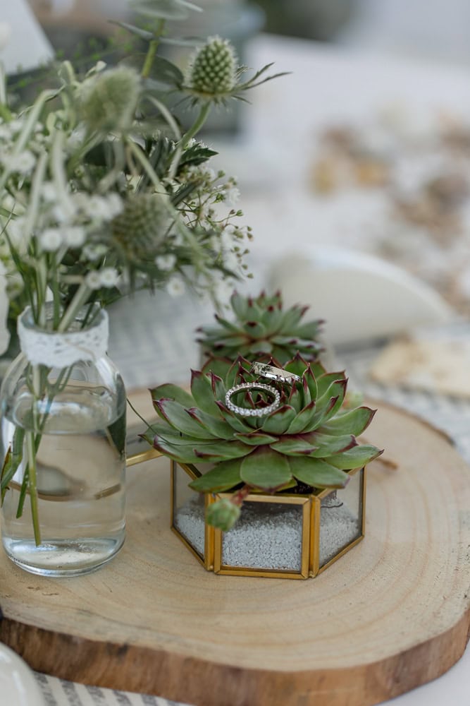 Hochzeitsfotograf Hamburg, Hochzeitsfotografie, zeitlose Fotos, Familienfotos zur Hochzeit, Geschenk fürs Brautpaar, heiraten am Strand, Strandhochzeit, Strandtrauung, heiraten an der Ostsee, Kieler Foerde, elegant, natürlich, authentisch, detailverliebt, Detailaufnahmen, Brautkleid, Brautfotos, Brautstrauß, Eheringe, First Look, verliebte Blicke, Brautpaar-Bilder, Bilder am Hochzeitstag, heiraten, Meer, Nordsee, Leuchtturm, Seebruecke, Natuerliche Hochzeitsfotos am Strand in Groemitz, Luebeck, Ostsee, Kiel, Luebecker Bucht, Hamburg, Hochzeitsfotograf Kiel, Hochzeitsfotograf Luebeck, Neumuenster
